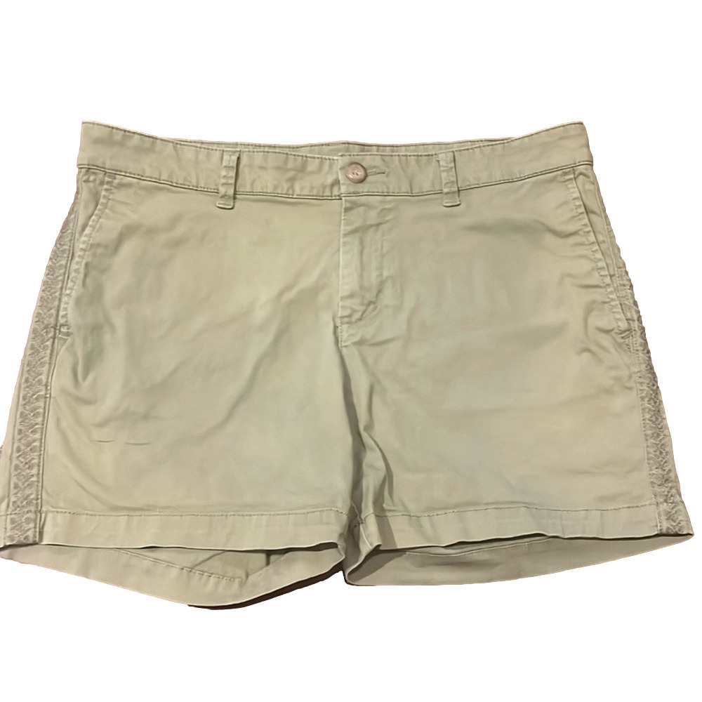 Gap girlfriend khaki green shorts, size 8 🔵